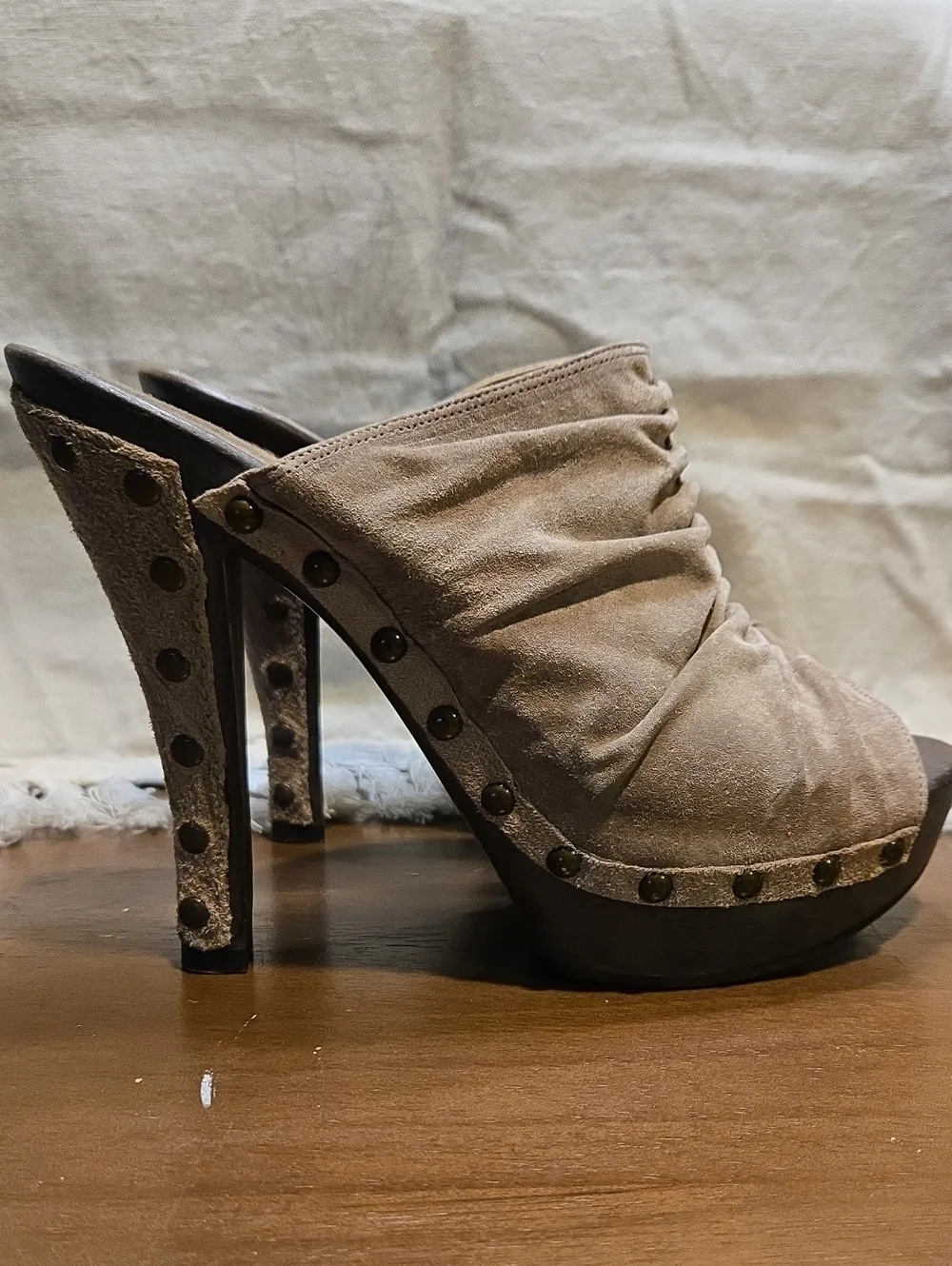 GUESS Vintage Y2K Suede Platform Mule Heels Size 7 McBling 2000s Studded